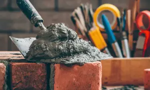 Co to jest zaprawa budowlana i jak wpływa na trwałość budynków