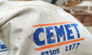 Ile kosztuje worek cementu? Sprawdź, co wpływa na ceny w Polsce