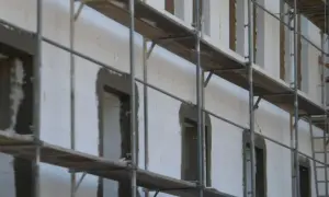 Czy kołkować styropian na elewacji? Oto co musisz wiedzieć