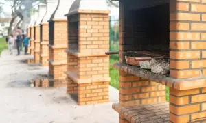 Jak używać zaprawy szamotowej, aby uniknąć błędów i zapewnić trwałość