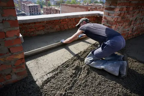 Jaka zaprawa na wylewkę? Odkryj najlepsze materiały i techniki