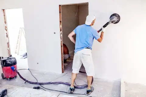 Jak długo czekać na szlifowanie gładzi, aby uniknąć błędów?