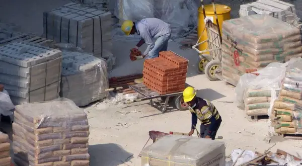Z czego robi się cement? Poznaj skład i proces produkcji cementu